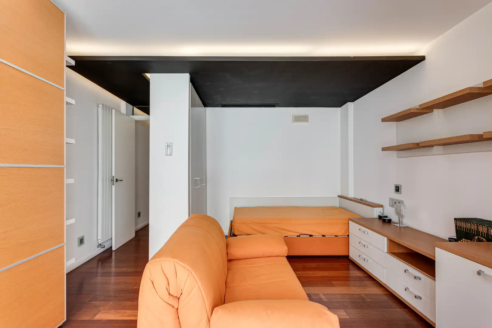 Habitación de Casa adosada en venta en Barcelona con Aire acondicionado, Calefacción y Jardín privado