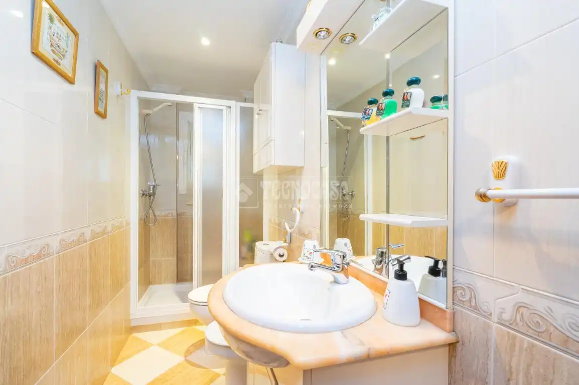 Baño de Piso en venta en Coslada con Calefacción y Terraza