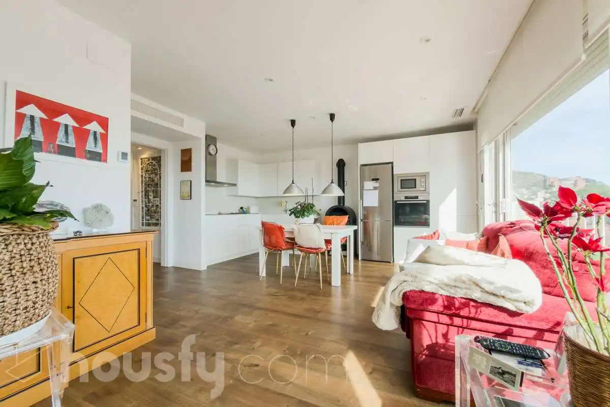 Sala d'estar de Casa o xalet en venda en Barcelona amb Aire condicionat, Calefacció i Jardí privat