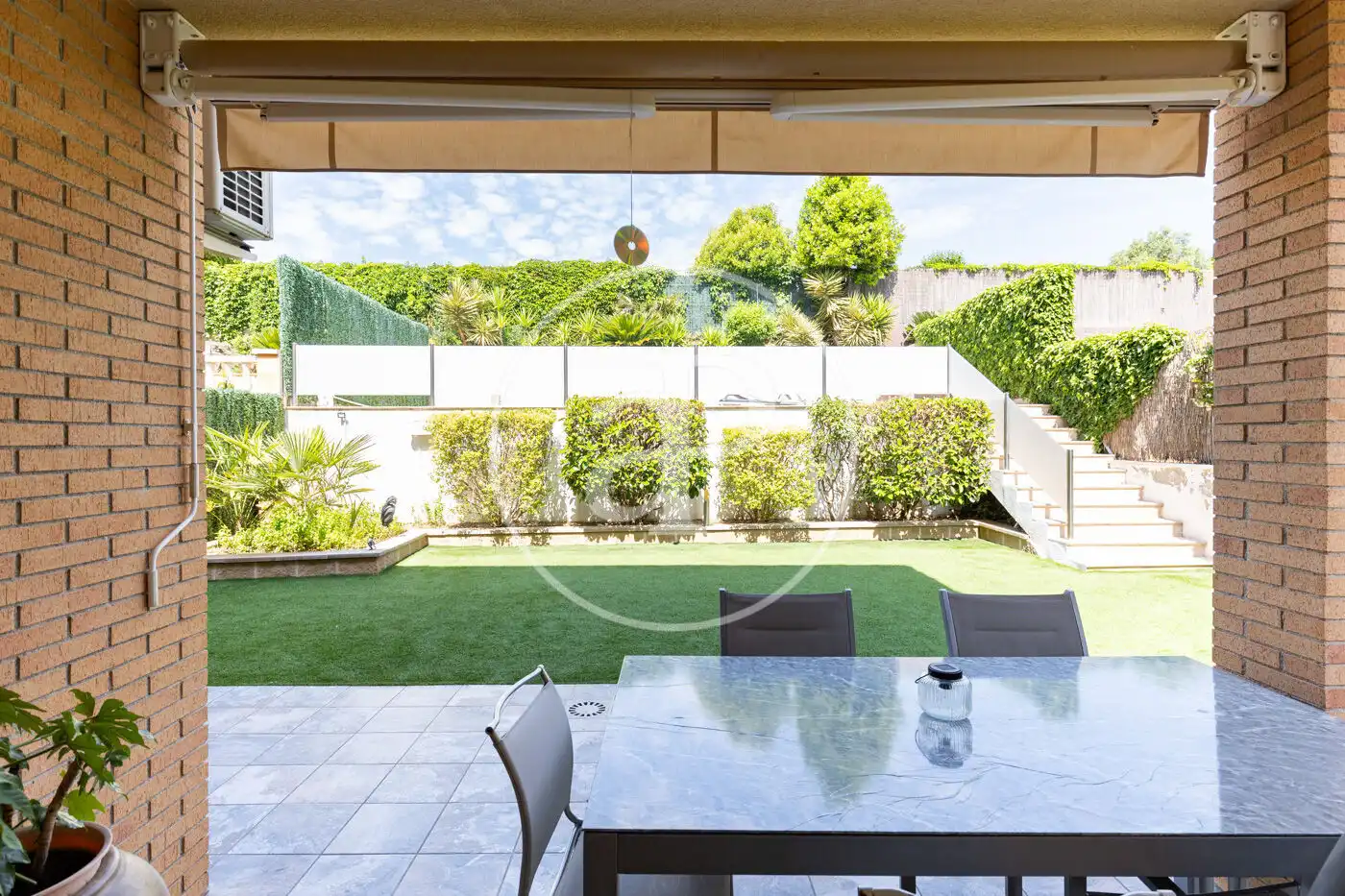 Terrasse von Einfamilien-Reihenhaus zum Verkauf in Sant Quirze del Vallès mit Klimaanlage, Heizung und Privatgarten