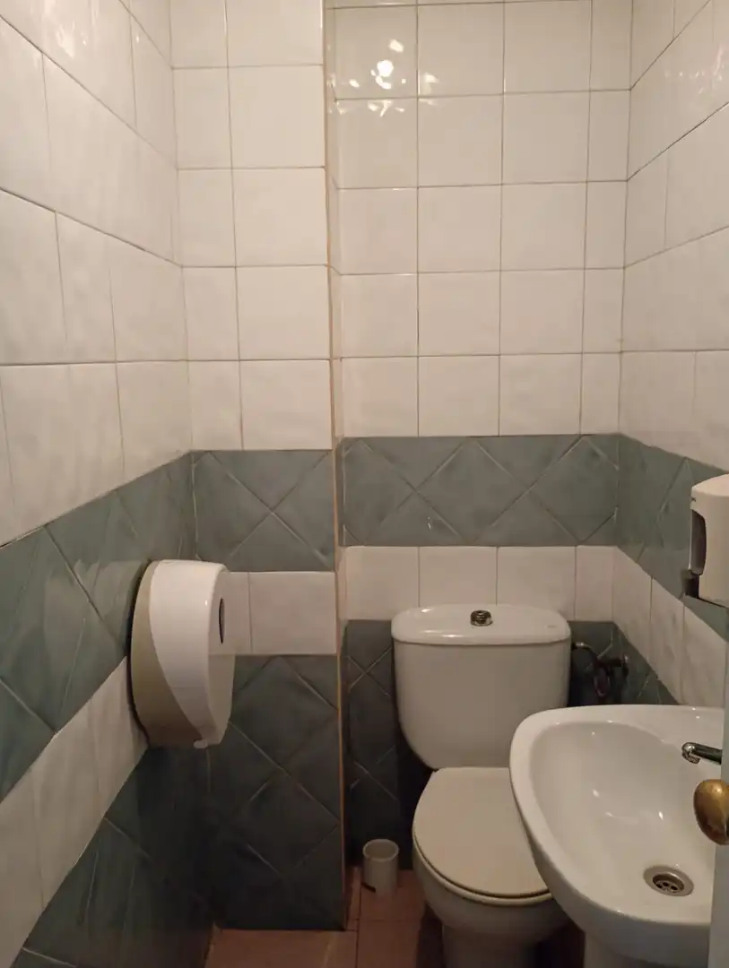 Baño de Local en venta en Cádiz