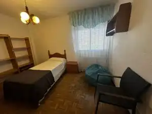 Habitación de Estudio de alquiler en Alcalá de Henares con Calefacción, Jardín privado y Amueblado