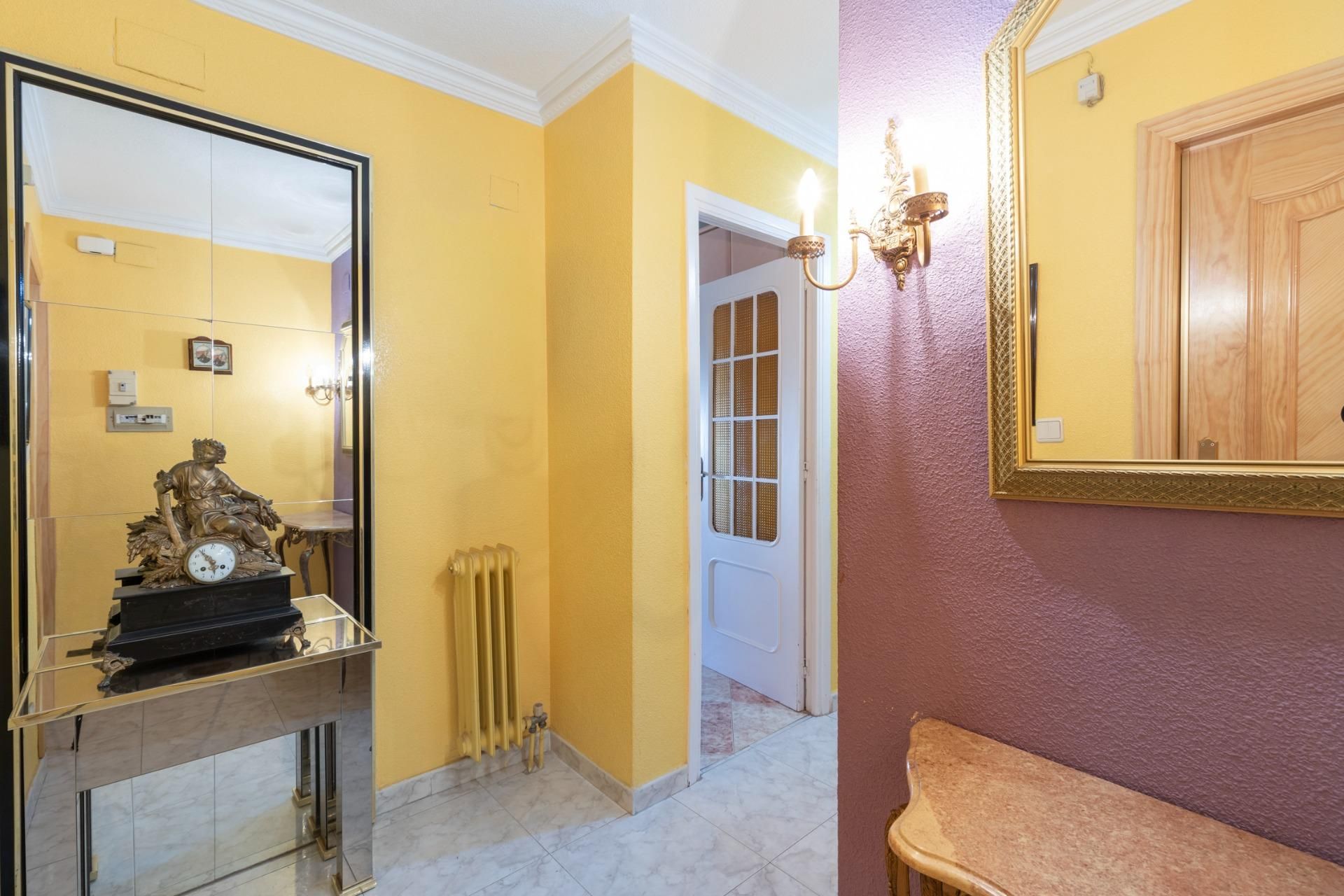 Flat for sale in  Granada Capital