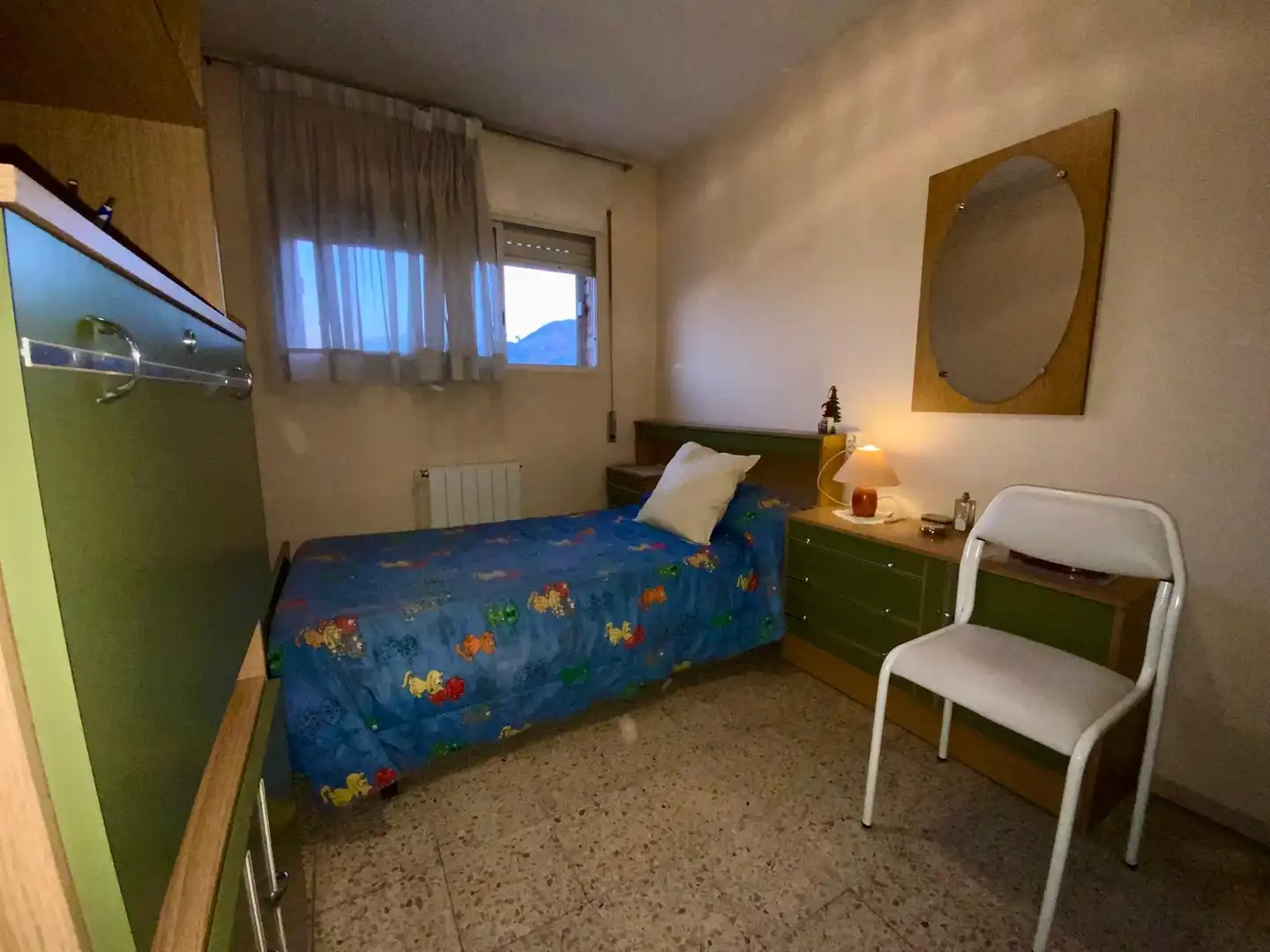 Habitación de Piso en venta en Martorell con Horno, Microondas y TV