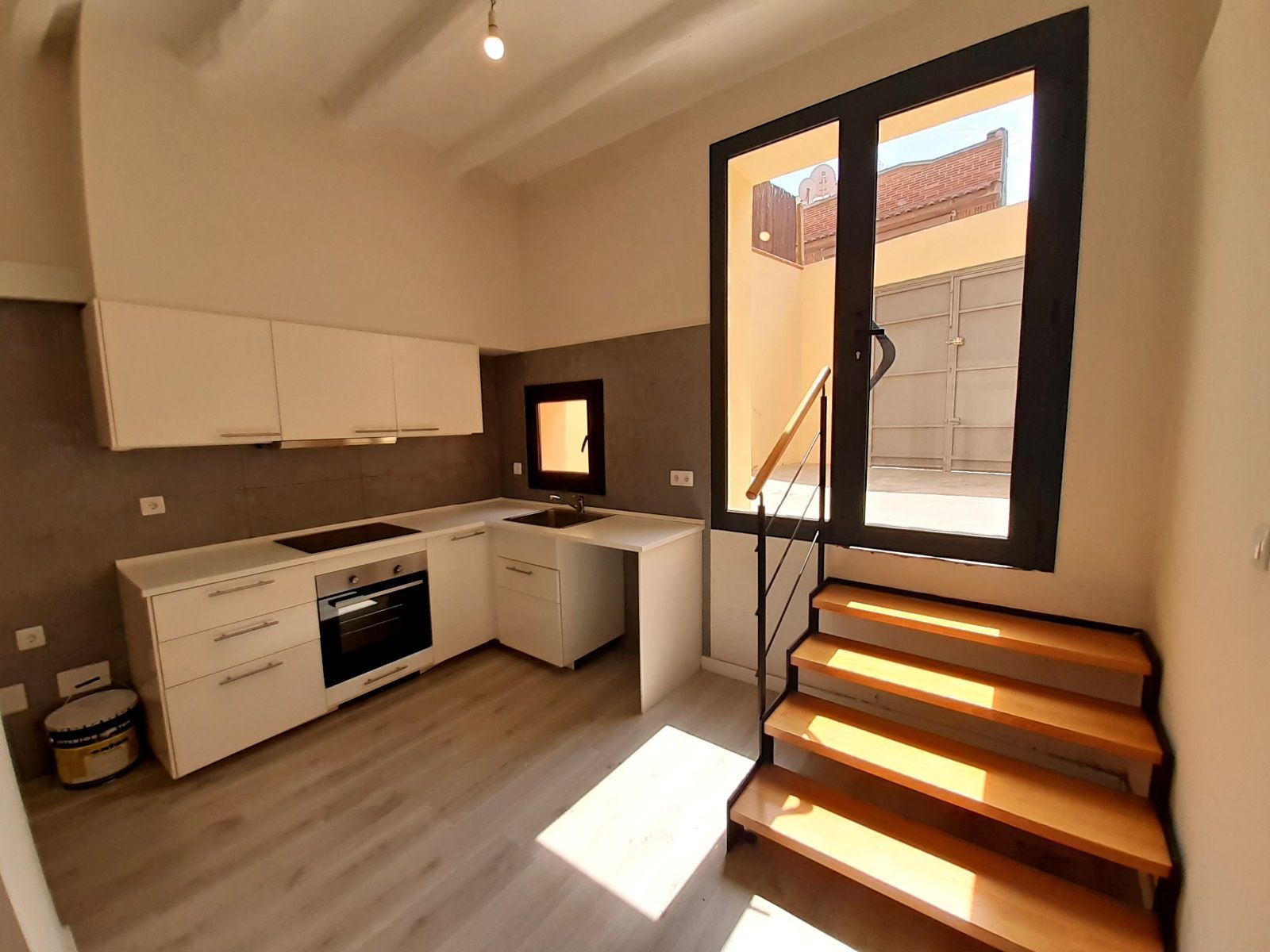 Cocina de Casa adosada de alquiler en  Barcelona Capital con Terraza