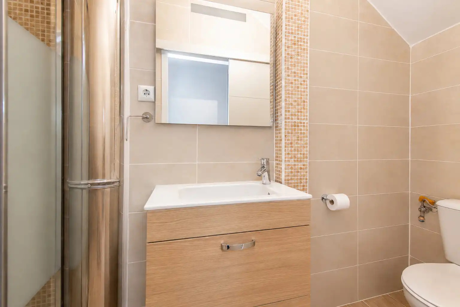 Baño de Casa adosada en venta en Alcobendas con Aire acondicionado, Calefacción y Jardín privado