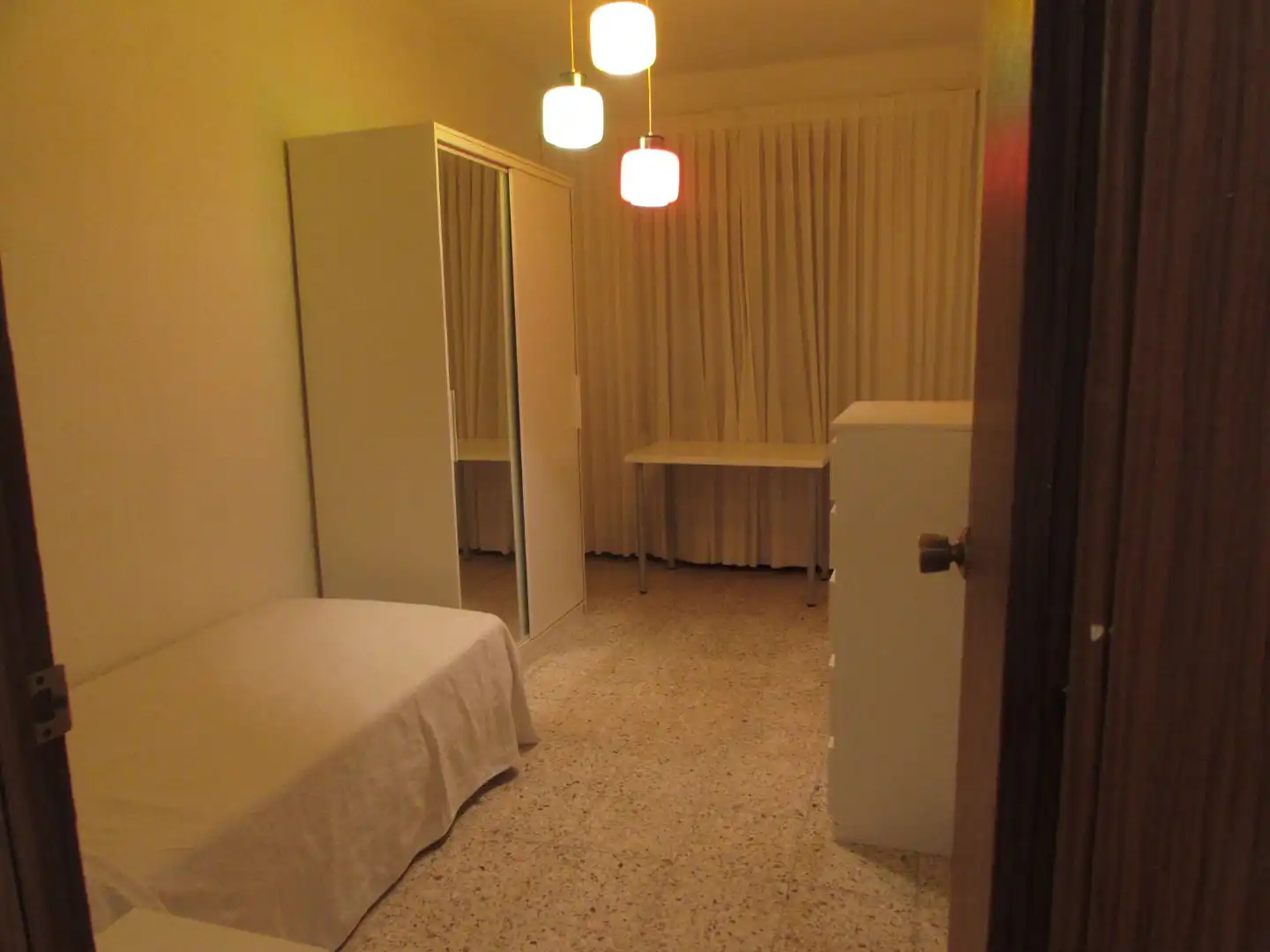 Bedroom of Flat for share in Universidad