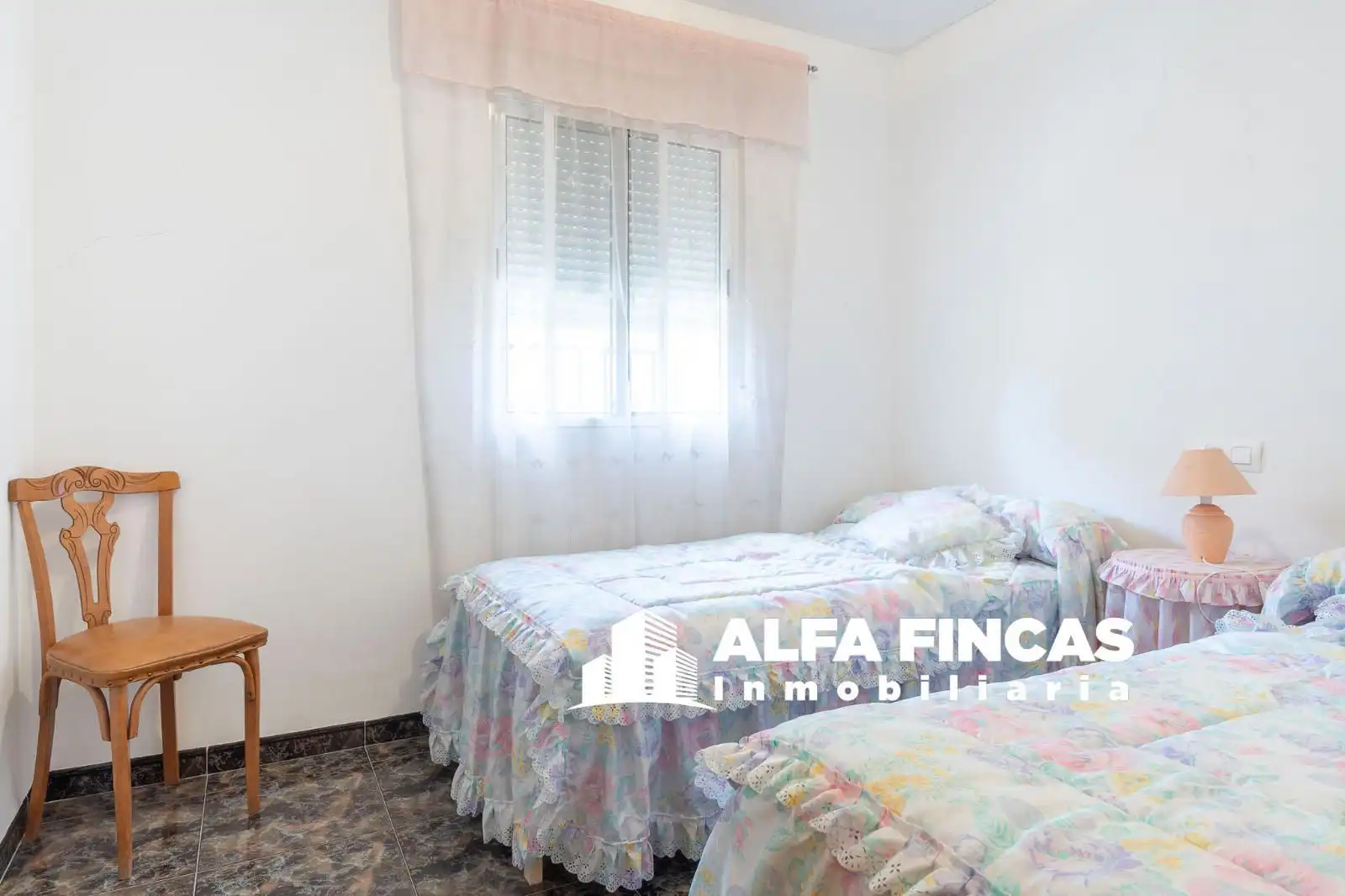 Dormitori de Casa o xalet en venda en El Picazo   amb Jardí privat i Traster