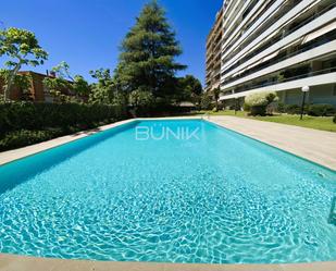 Swimming pool of Flat to rent in  Barcelona Capital  with Air Conditioner, Terrace and Storage room