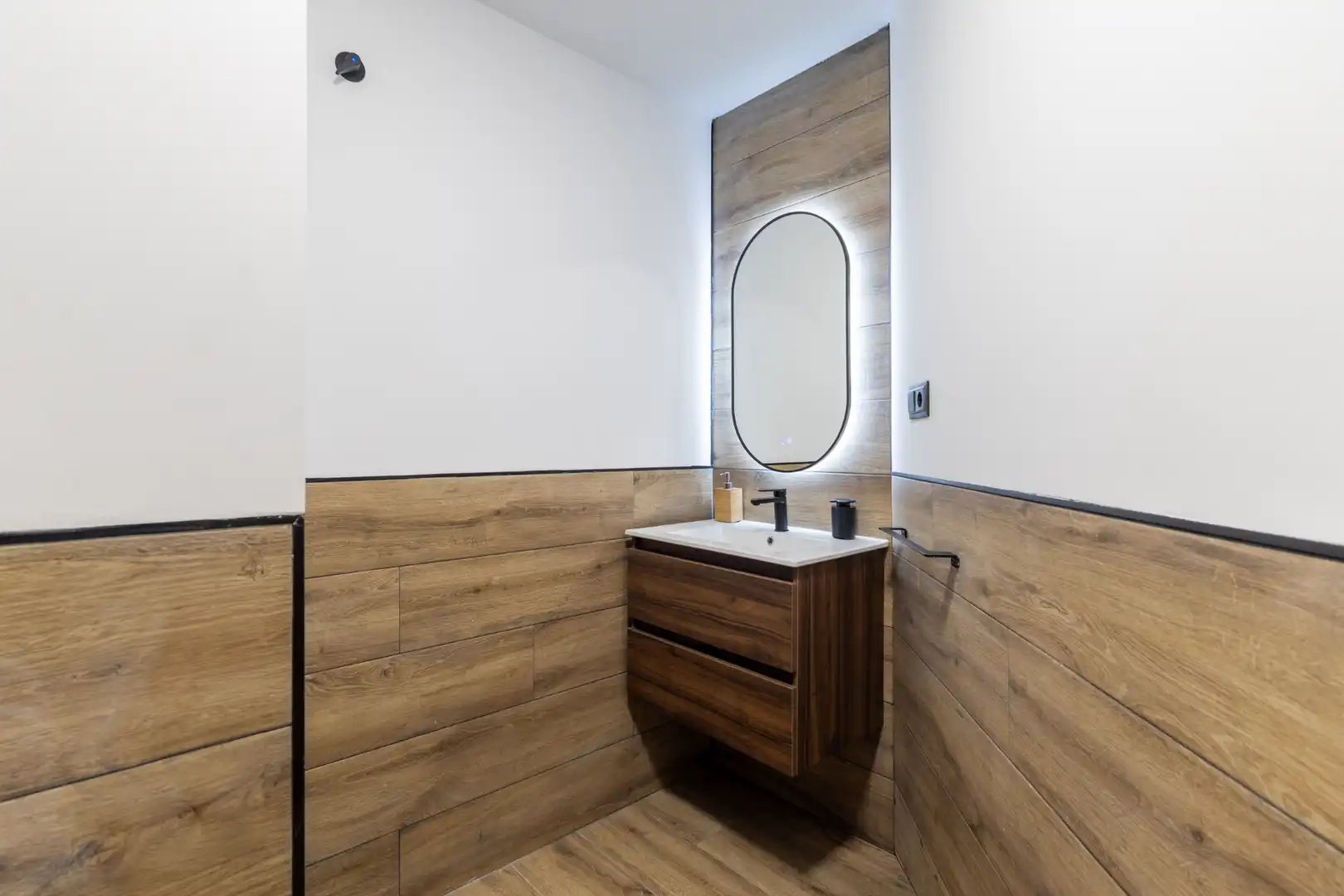 Bany de Apartament de lloguer en Madrid amb Aire condicionat, Calefacció i Moblat