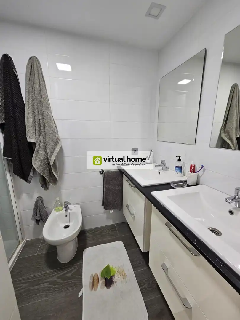 Badezimmer von Wohnung zum Verkauf in Benidorm mit Klimaanlage, Terrasse und Möbliert