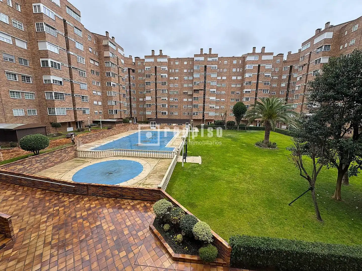 Außenansicht von Wohnung zum Verkauf in Coslada mit Heizung, Privatgarten und Terrasse