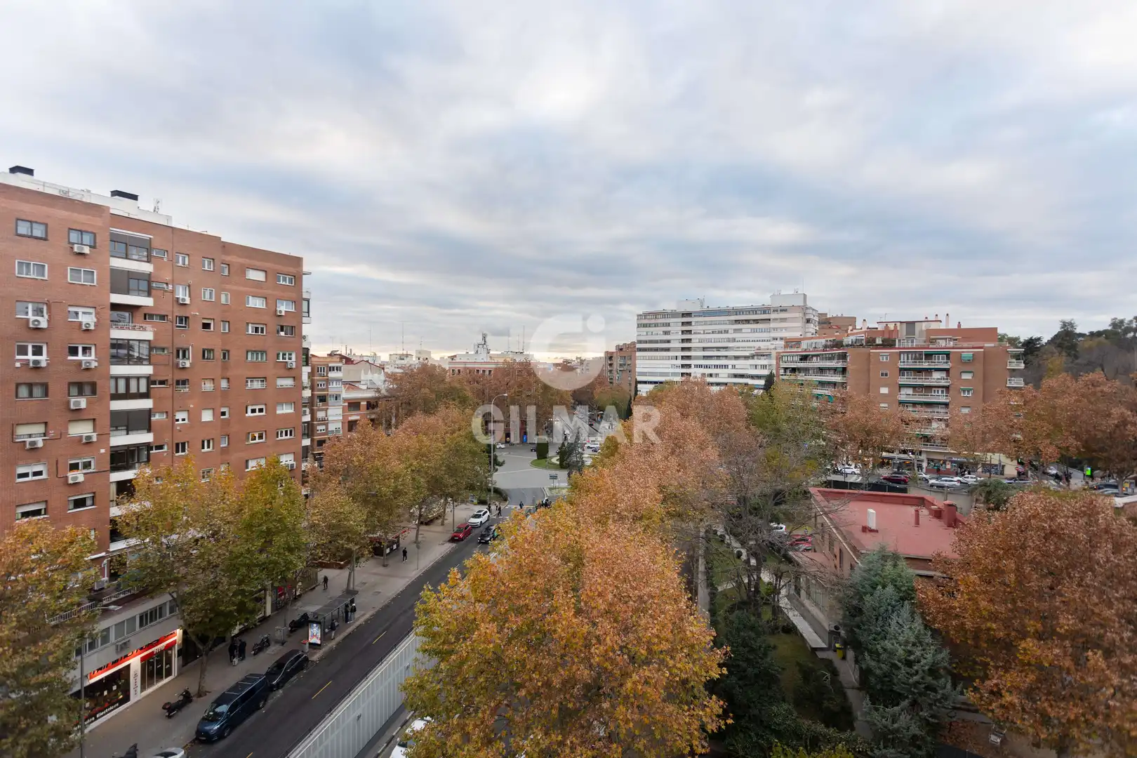 Vista exterior de Piso en venta en Madrid con Calefacción y Balcón