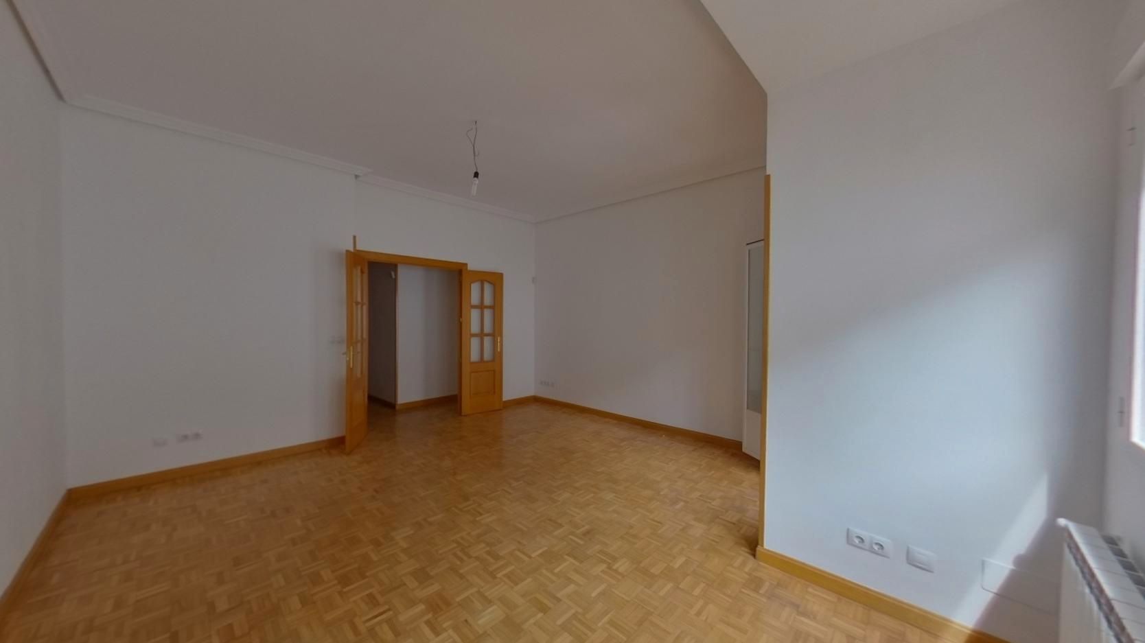 Living room of Flat for sale in  Madrid Capital  with Heating, Terrace and Oven