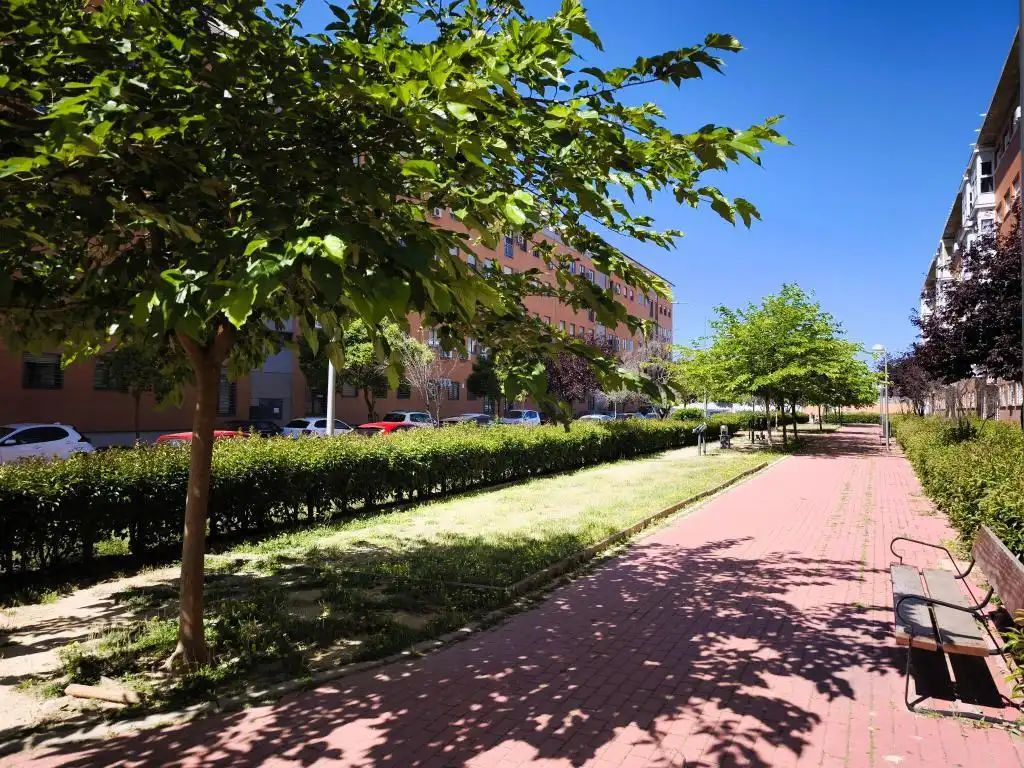 Vista exterior de Pis en venda en Madrid amb Calefacció