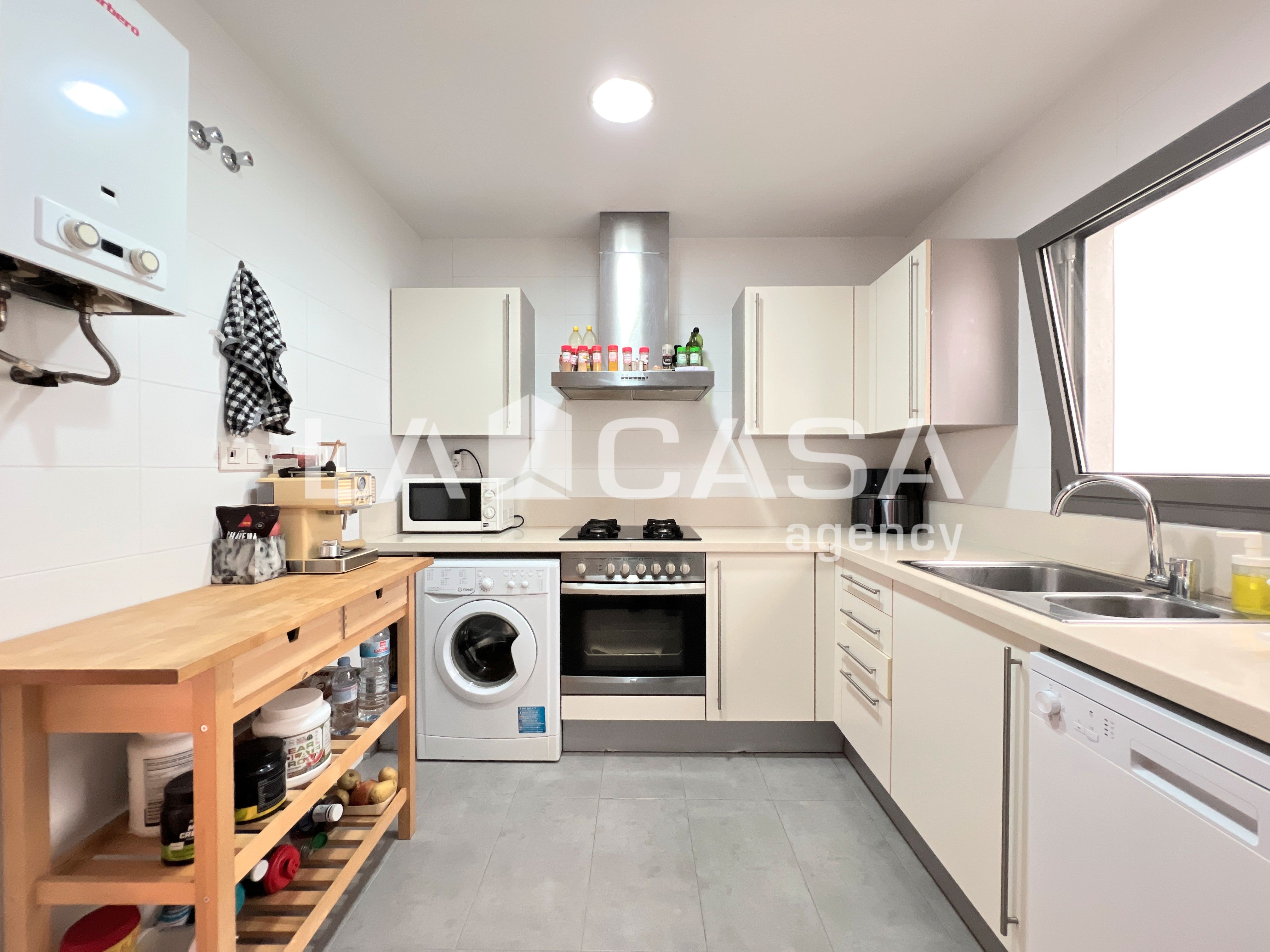 Kitchen of Flat for sale in Badalona  with Terrace and Storage room