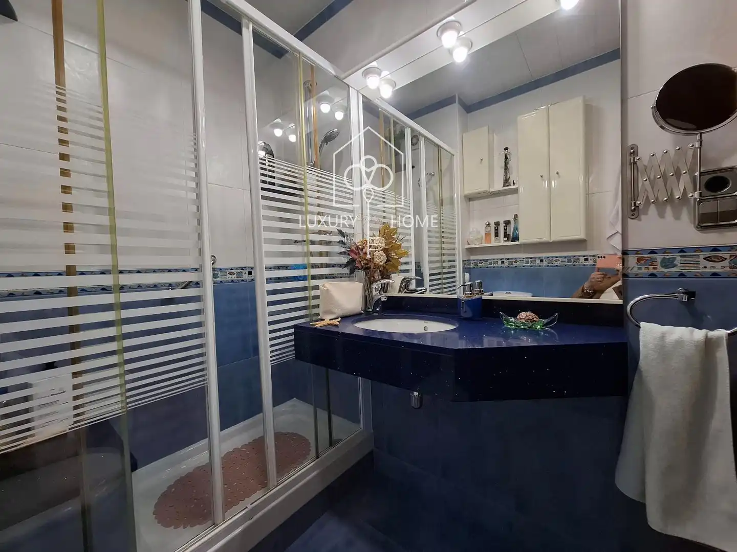 Baño de Ático en venta en L'Hospitalet de Llobregat con Aire acondicionado, Calefacción y Parquet