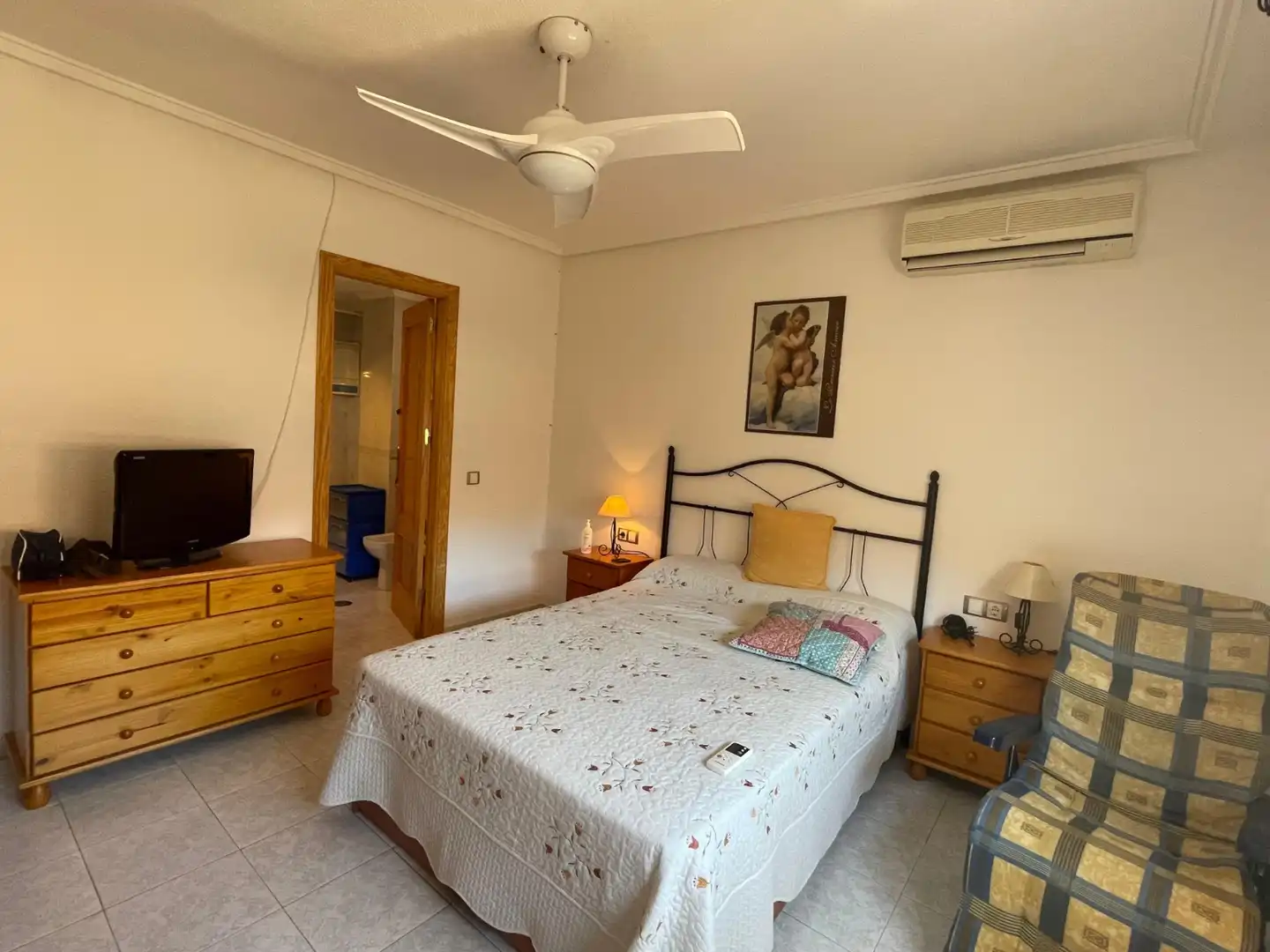 Habitación de Ático de alquiler en Torrevieja con Aire acondicionado, Calefacción y Terraza