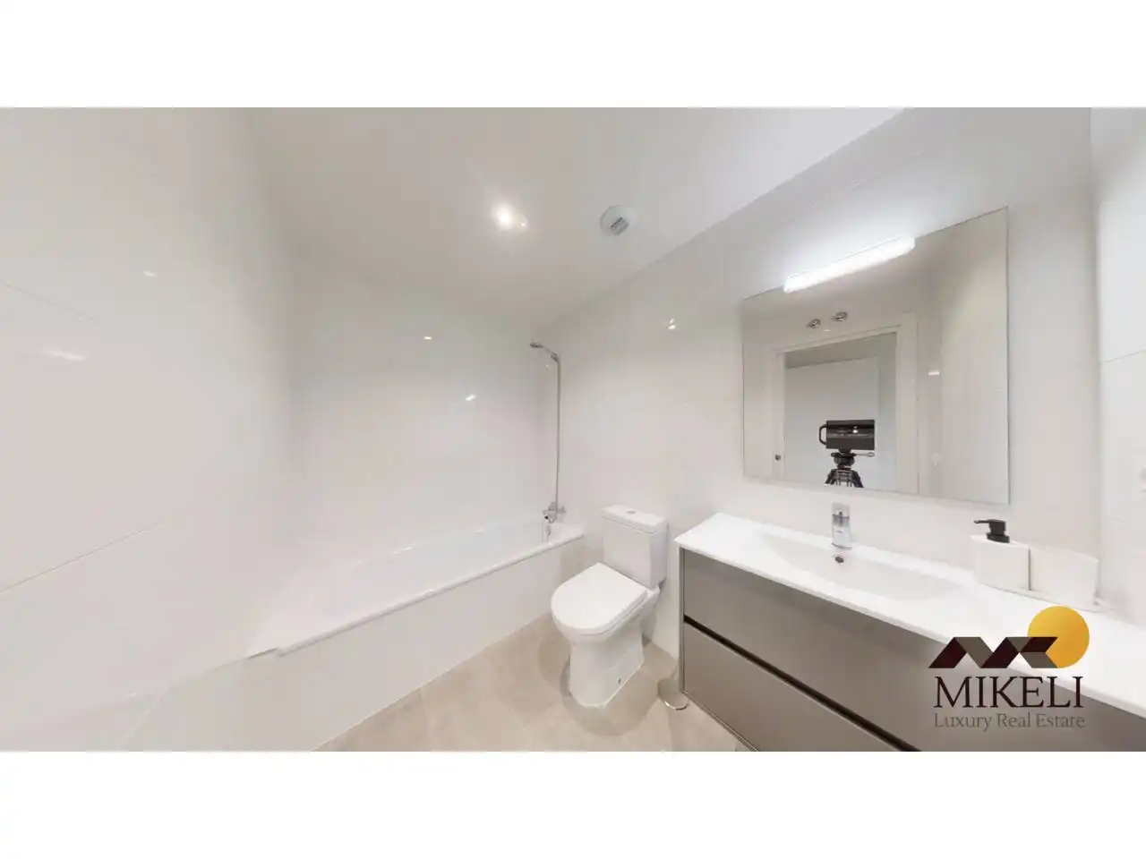 Baño de Piso de alquiler en Santa Cruz de Bezana con Calefacción, Terraza y Trastero
