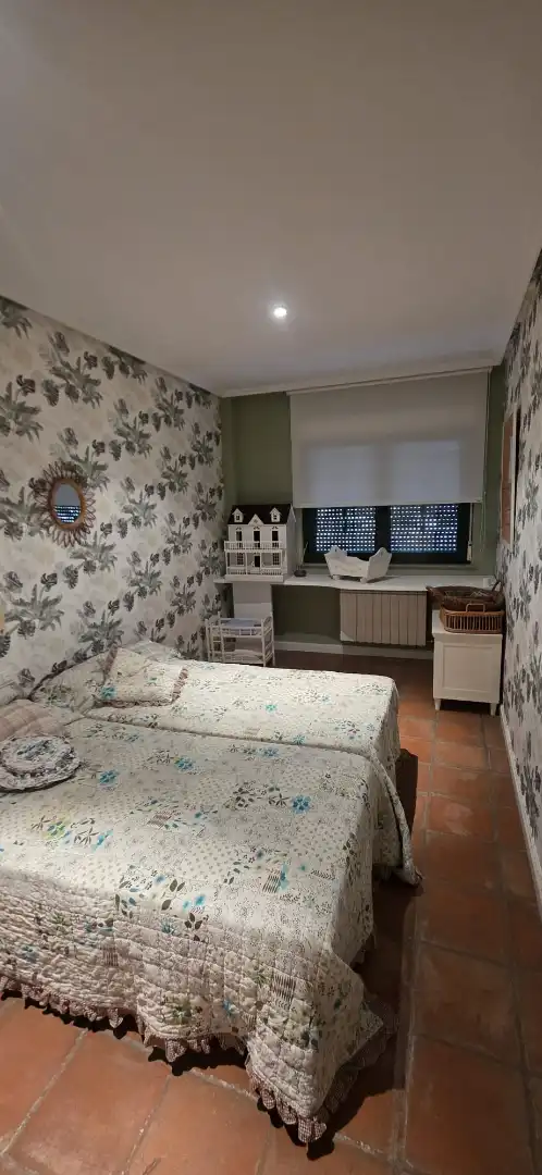 Bedroom of Houses for sale in Guijuelo  with Balcony