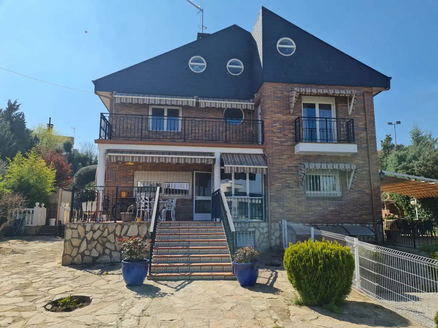 Exterior view of Houses for sale in Móstoles  with Heating, Private garden and Terrace