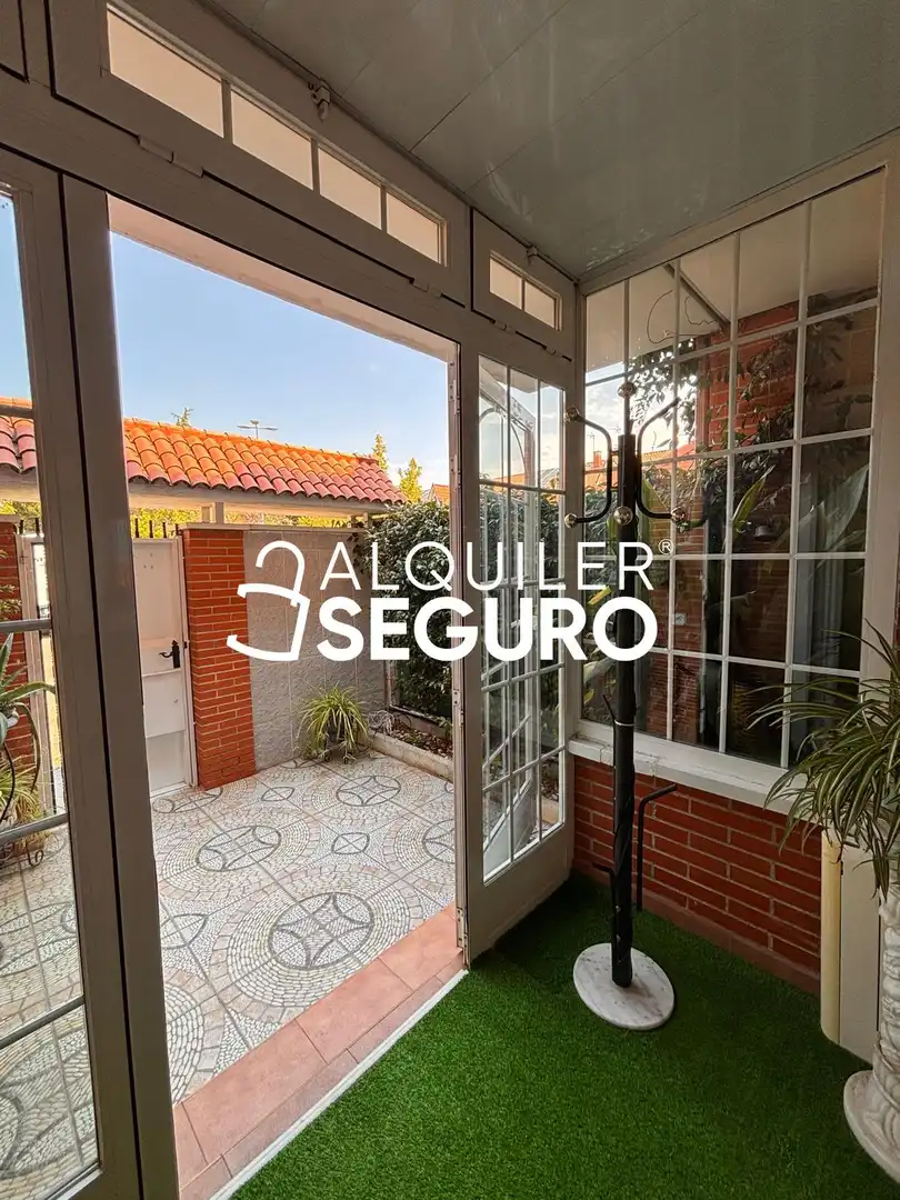 Vista exterior de Casa o xalet de lloguer en Rivas-Vaciamadrid amb Aire condicionat, Calefacció i Terrassa