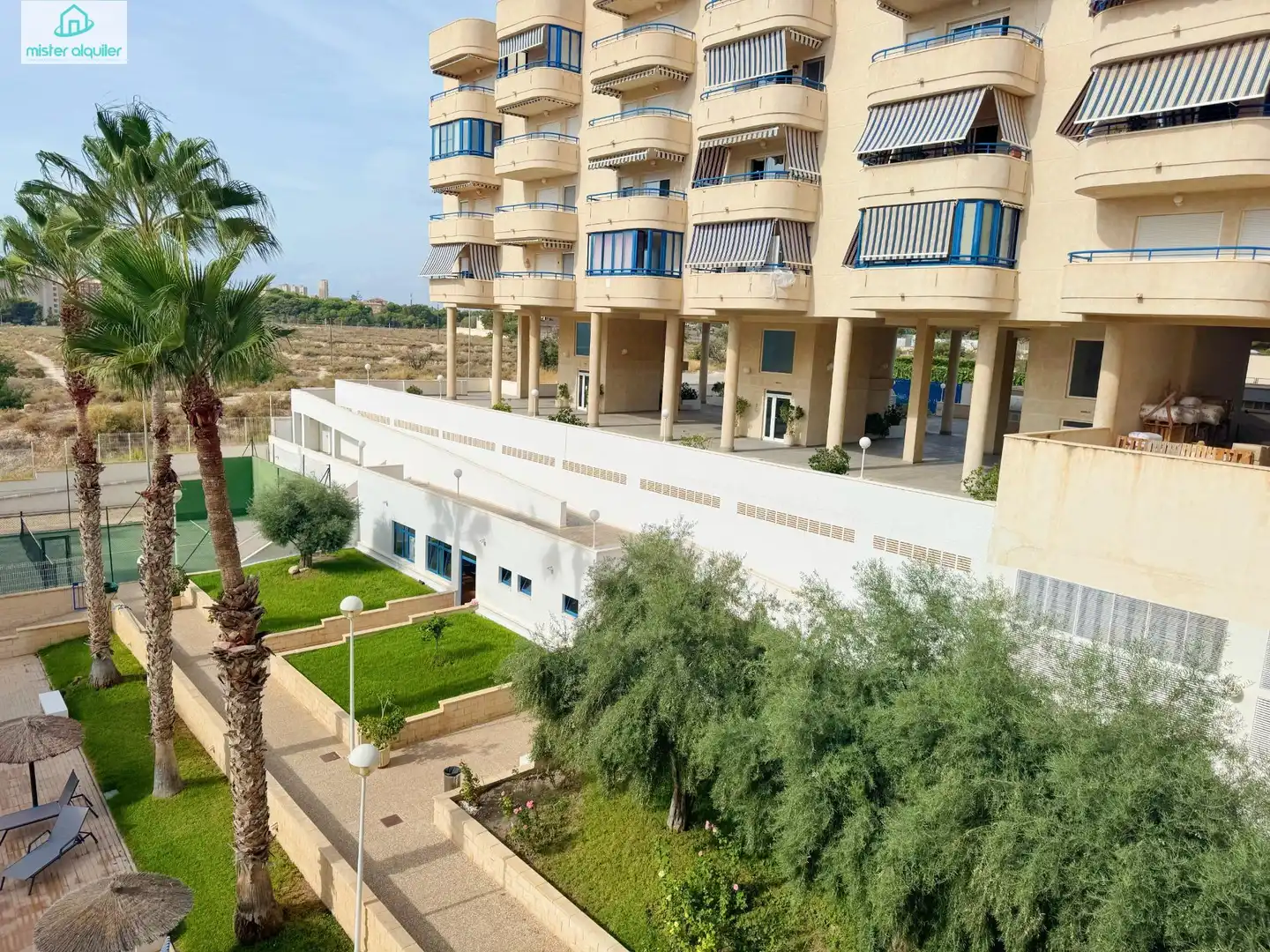 Vista exterior de Apartamento de alquiler en El Campello con Aire acondicionado, Jardín privado y Terraza