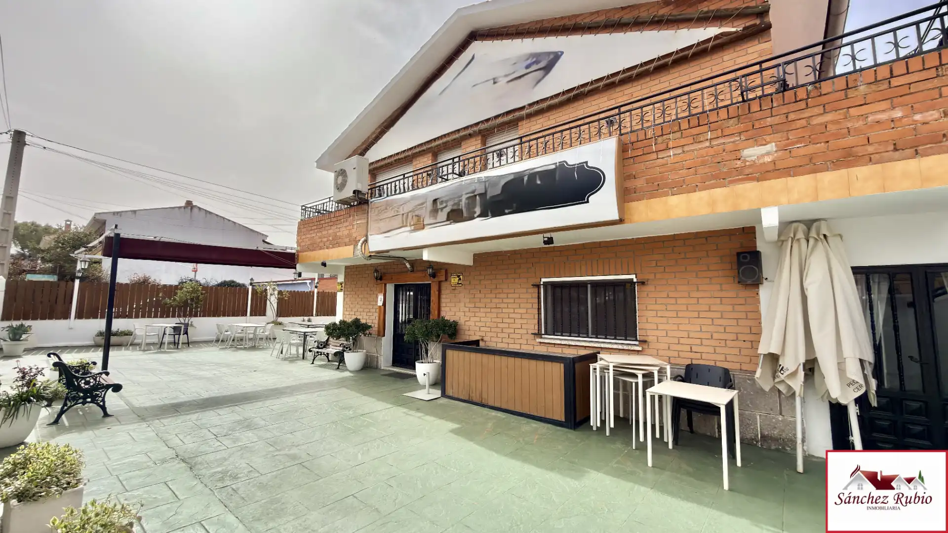 Terrassa de Local en venda en Torres de la Alameda amb Aire condicionat, Calefacció i Parquet