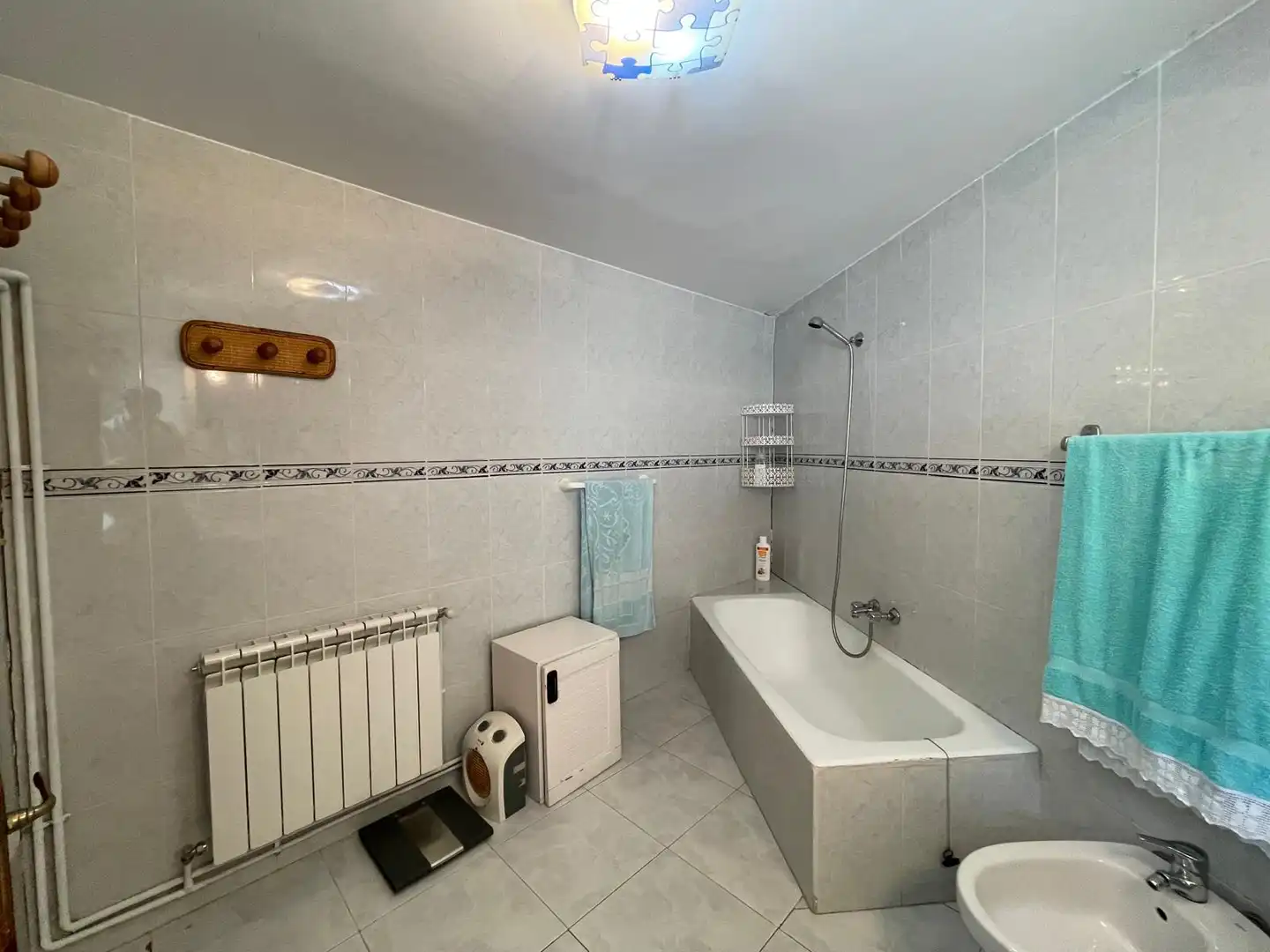 Baño de Finca rústica en venta en Melgar de Abajo con Calefacción, Trastero y Amueblado