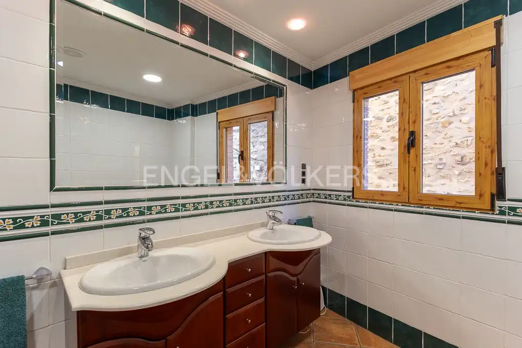 Bathroom of Houses for sale in Alcublas  with Air Conditioner, Heating and Terrace