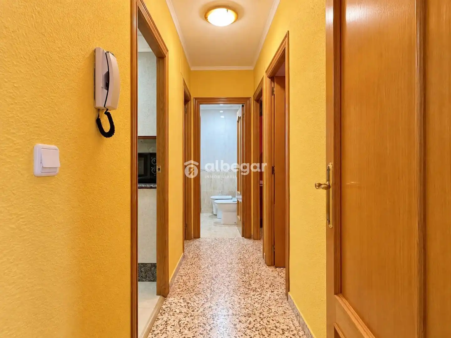 Wohnung zum Verkauf in Valencia mit Klimaanlage, Terrasse und Möbliert
