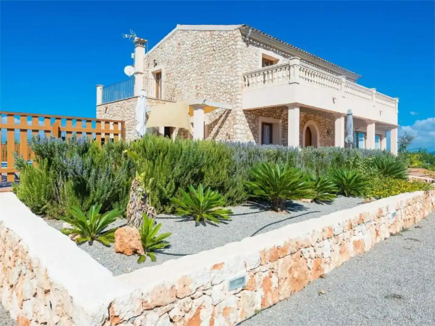 Vista exterior de Finca rústica de lloguer en Manacor amb Aire condicionat, Jardí privat i Traster