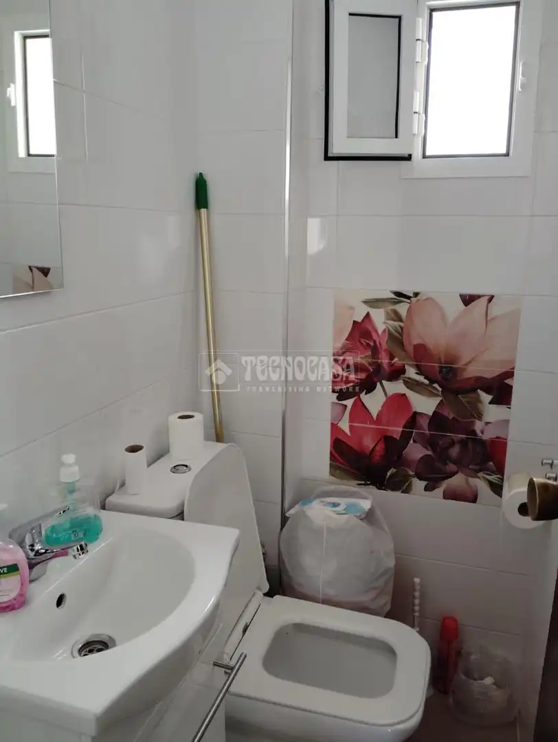 Bathroom of Flat for sale in Sevilla  with Air Conditioner