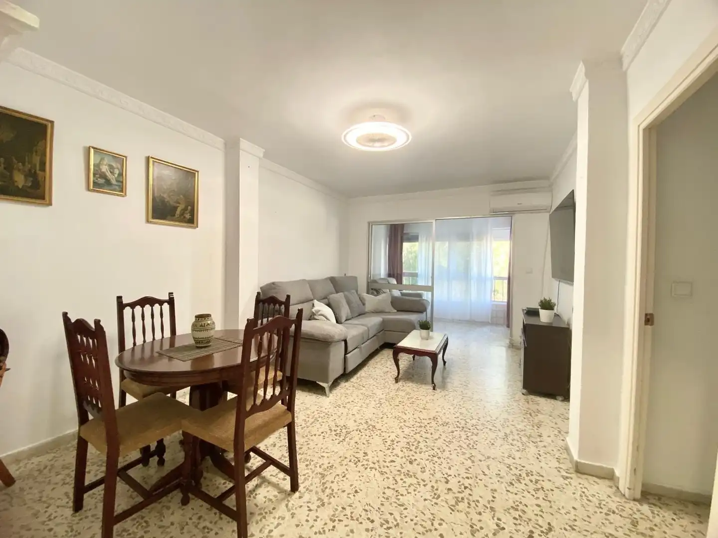 Sala de estar de Piso en venta en Sanlúcar de Barrameda con Aire acondicionado y Balcón