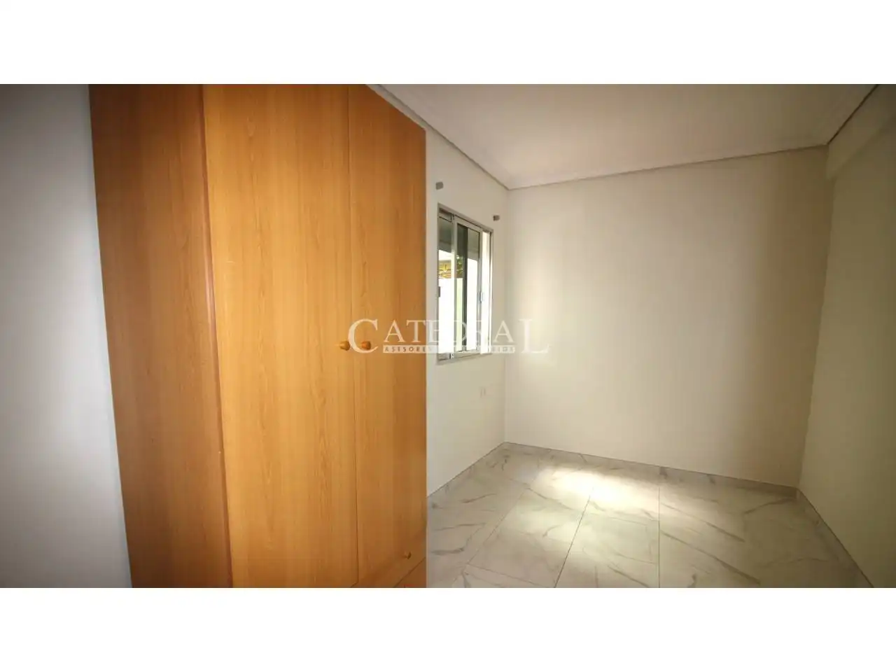 Bedroom of Flat for rent in Sevilla  with Air Conditioner and Balcony