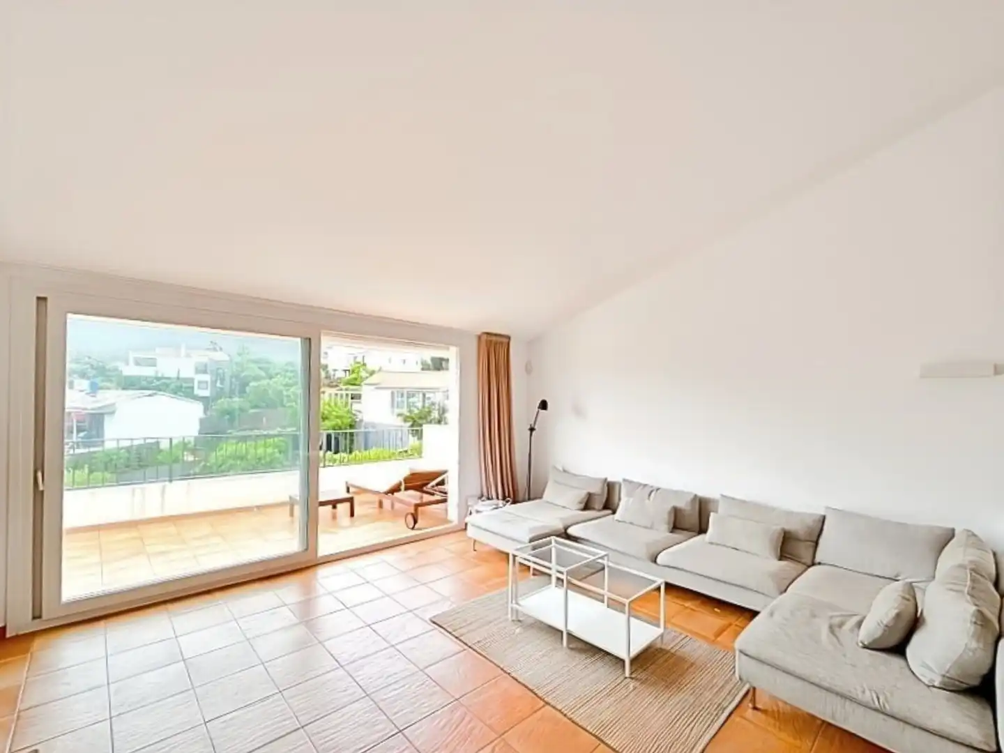 Wohnzimmer von Einfamilien-Reihenhaus zum Verkauf in Cadaqués mit Klimaanlage, Heizung und Terrasse