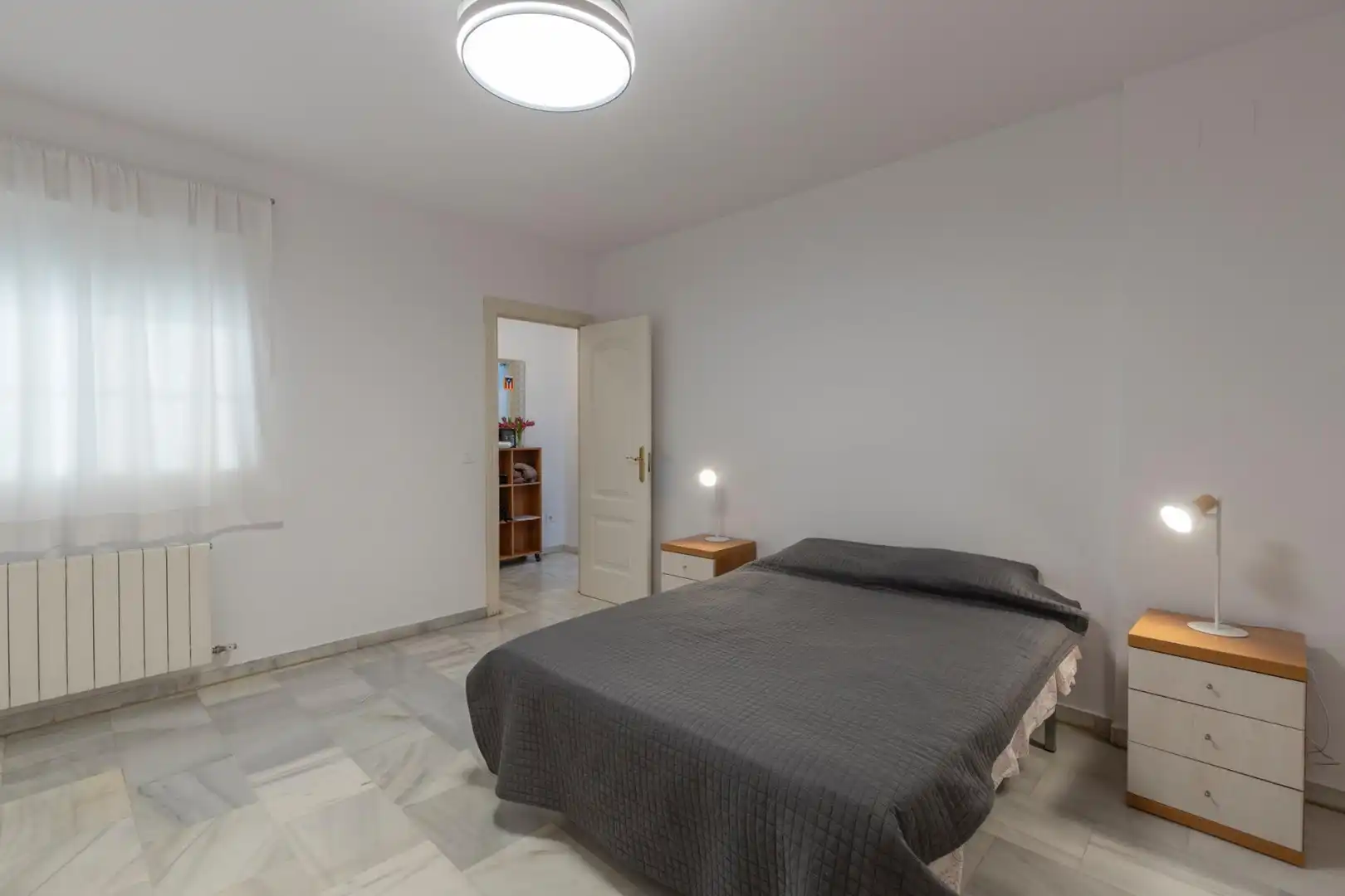 Dormitori de Pis en venda en Granada amb Aire condicionat, Calefacció i Terrassa
