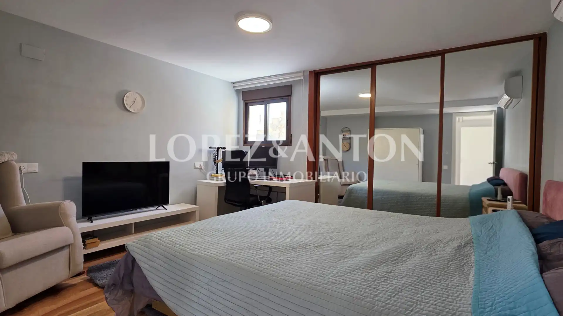 Bedroom of Houses for sale in L'Eliana  with Air Conditioner, Private garden and Parquet flooring