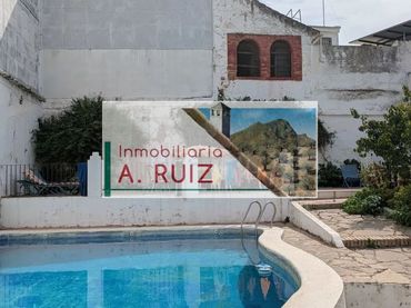 Casa amb balcó en venda a Priego de Córdoba