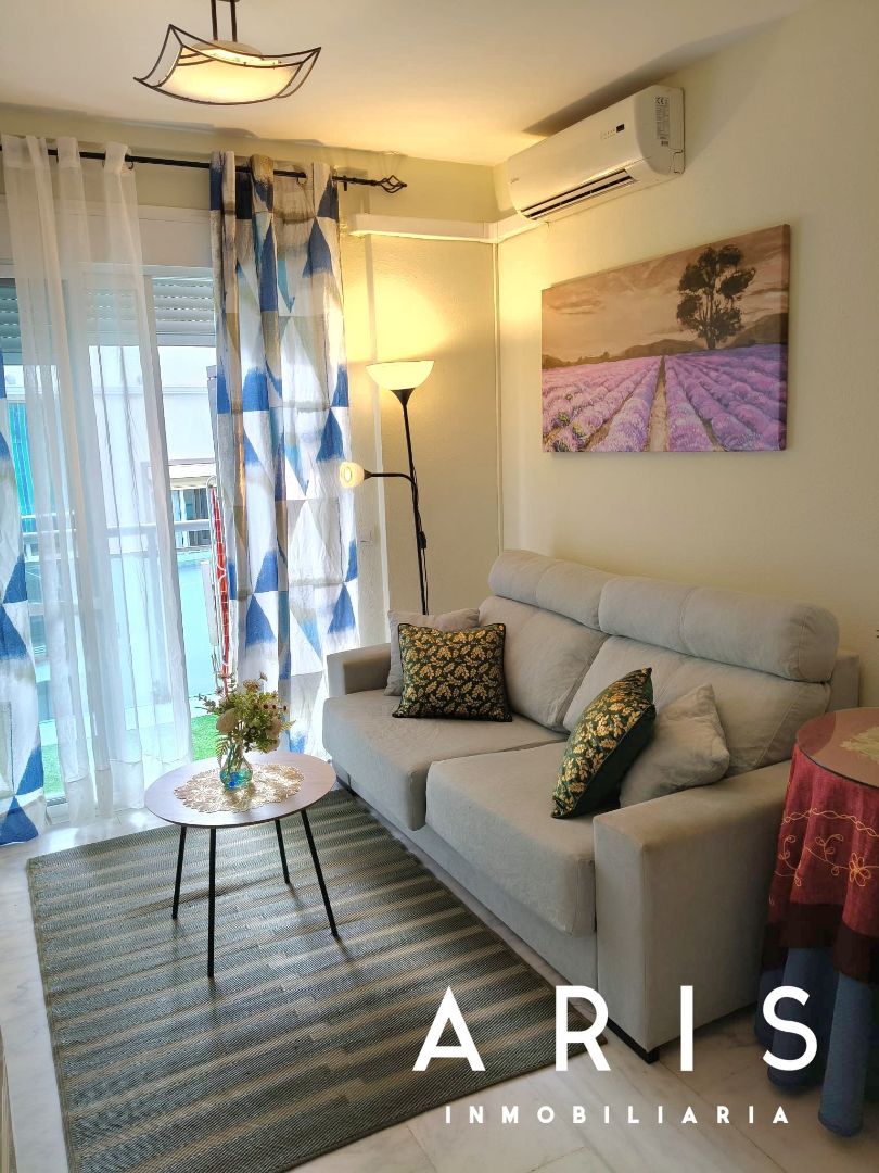 Sala de estar de Piso de alquiler en Torremolinos con Aire acondicionado, Amueblado y Balcón