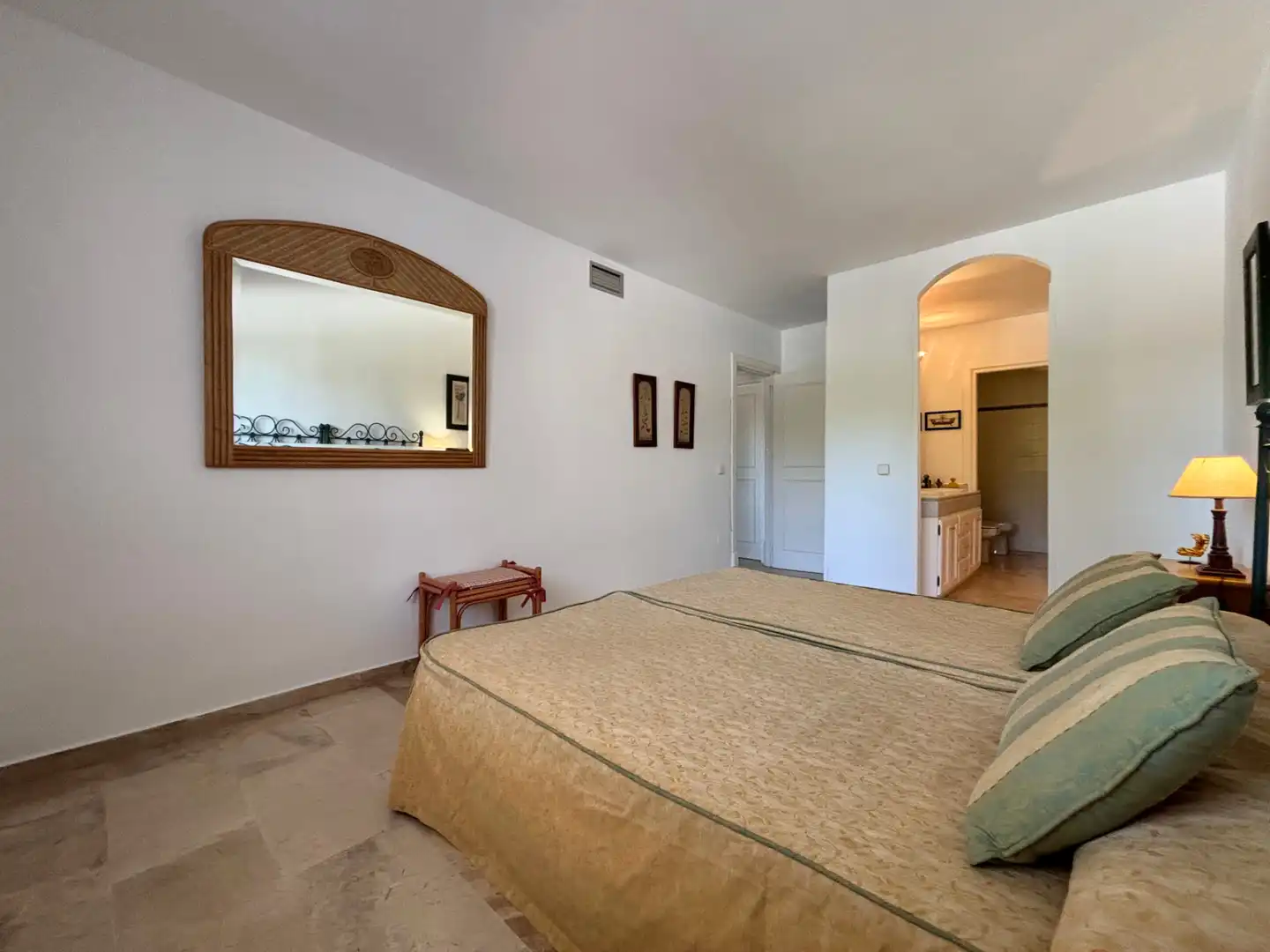 Bedroom of Flat for sale in Marbella  with Air Conditioner, Private garden and Terrace