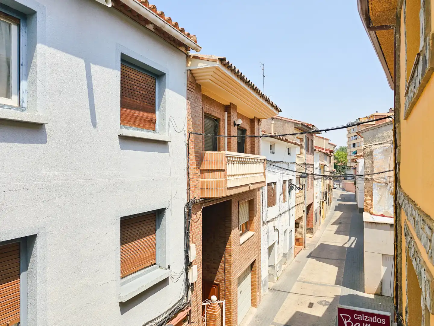 Vista exterior de Casa o chalet en venta en La Almunia de Doña Godina  con Balcón