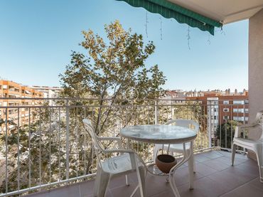 Pis amb balcó en venda a Sant Martí