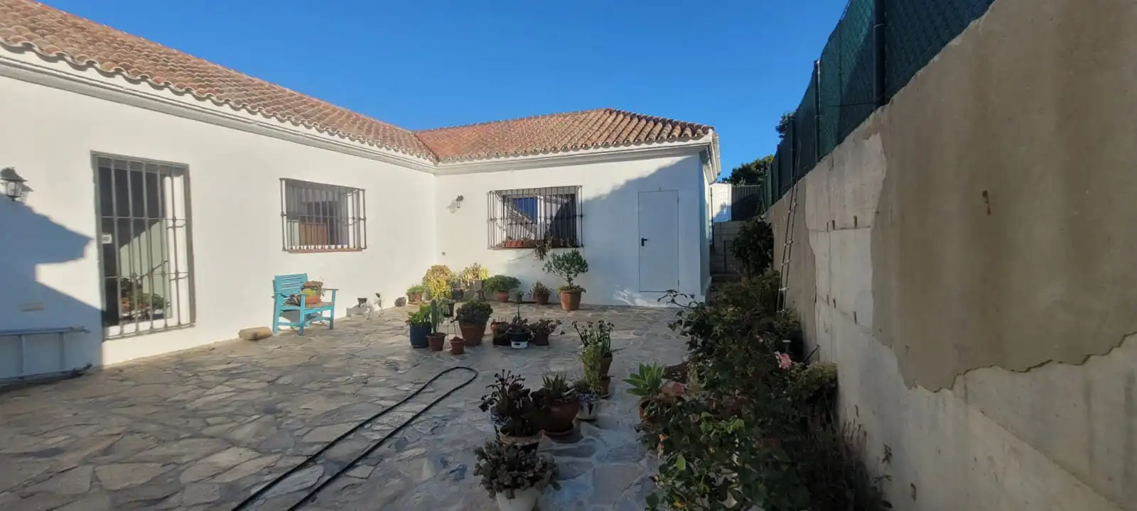 Vista exterior de Casa o xalet en venda en Tarifa amb Jardí privat, Moblat i Forn