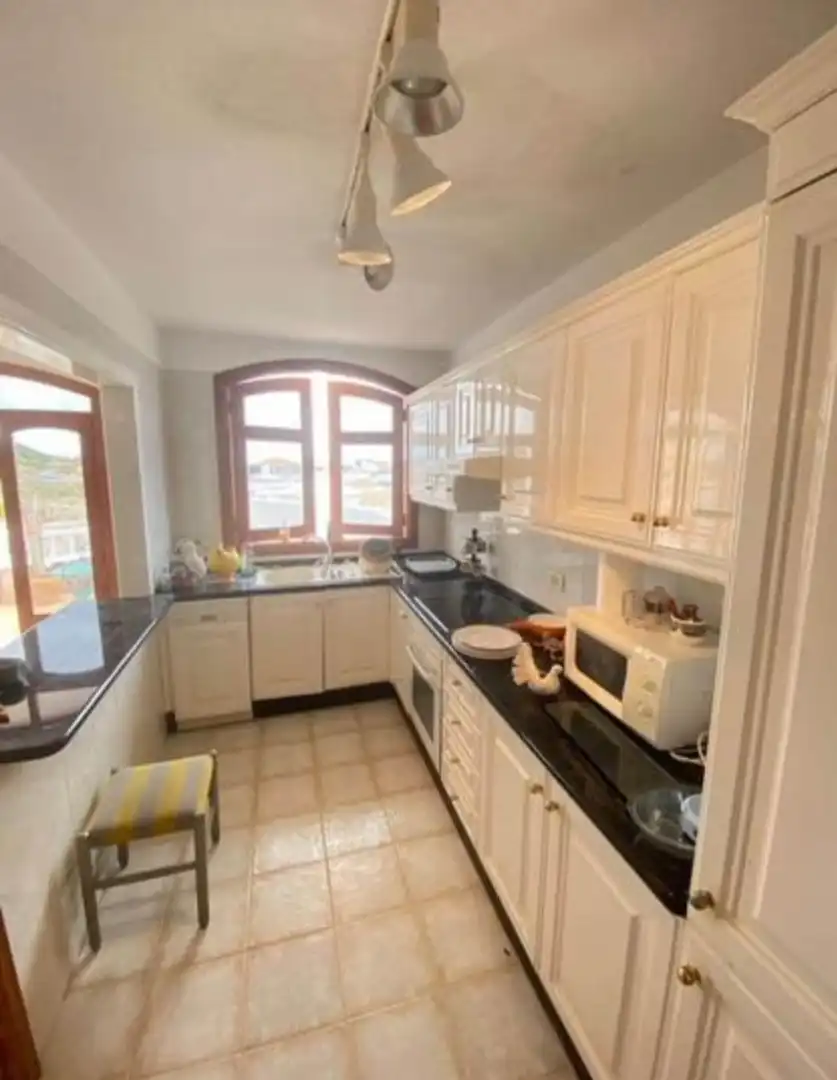 Cocina de Casa o chalet en venta en Arona con Jardín privado, Terraza y Horno
