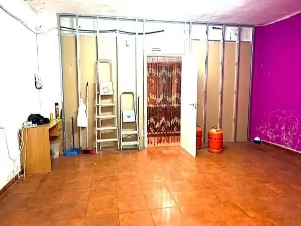 Local en venda en Barcelona amb Moblat i Alarma