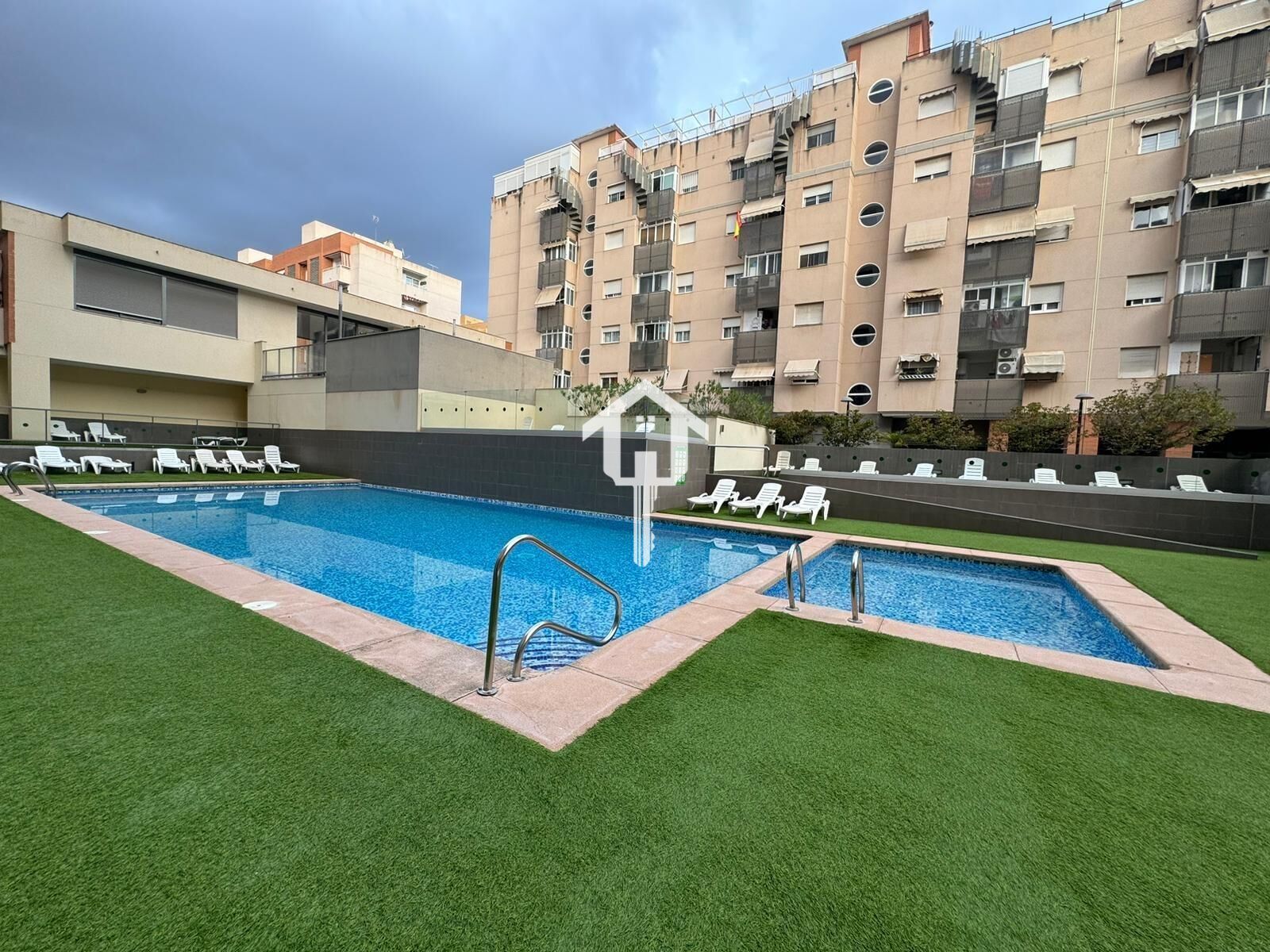 Piscina de Pis en venda en Alicante / Alacant amb Aire condicionat, Jardí privat i Traster