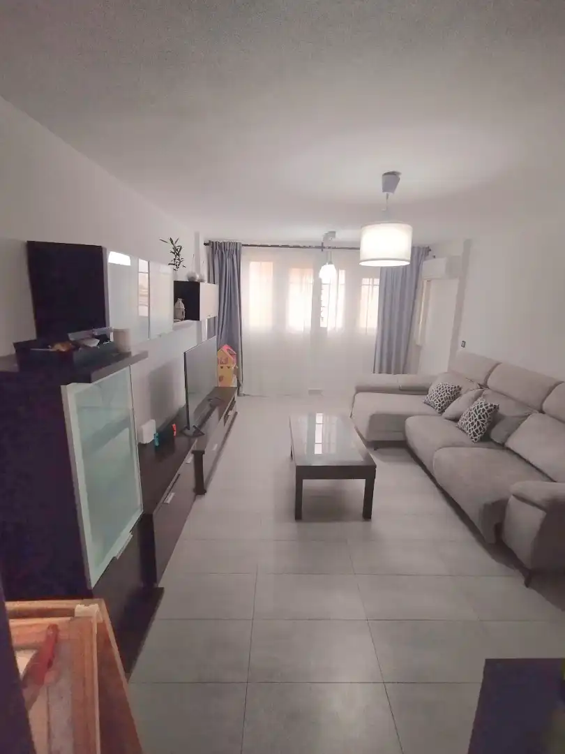 Sala d'estar de Pis en venda en Algeciras amb Moblat