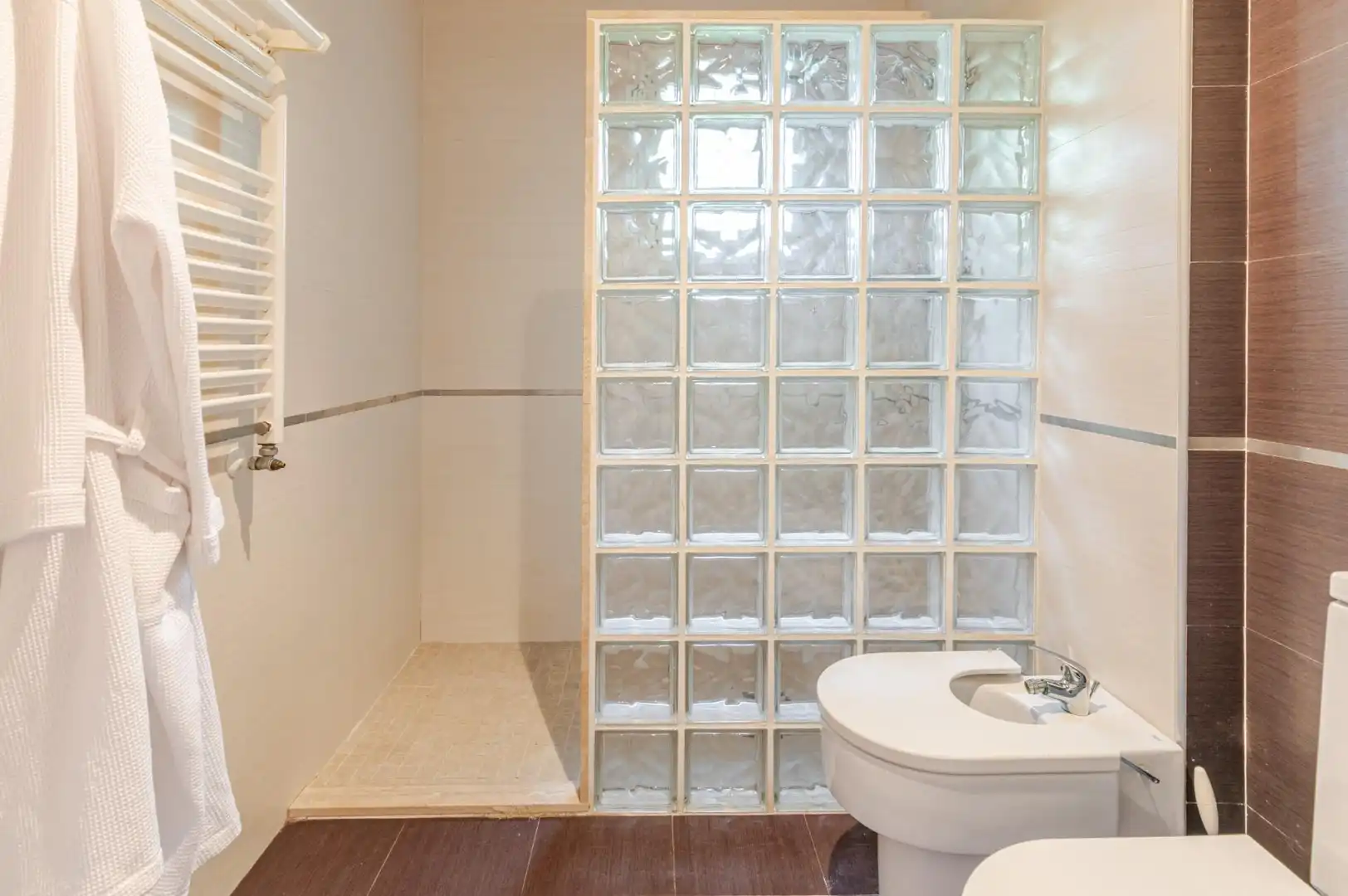 Bathroom of Houses for sale in L'Eliana  with Air Conditioner, Heating and Private garden