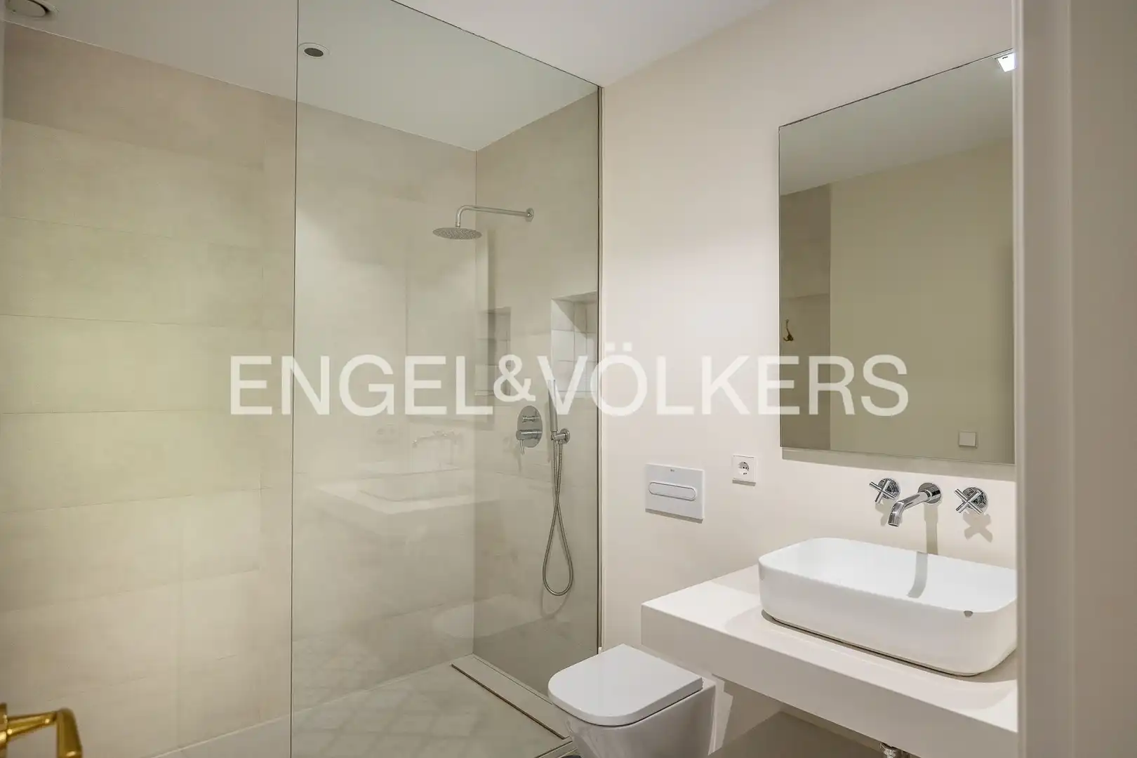 Badezimmer von Wohnung zur Miete in Sevilla mit Klimaanlage, Heizung und Parkett